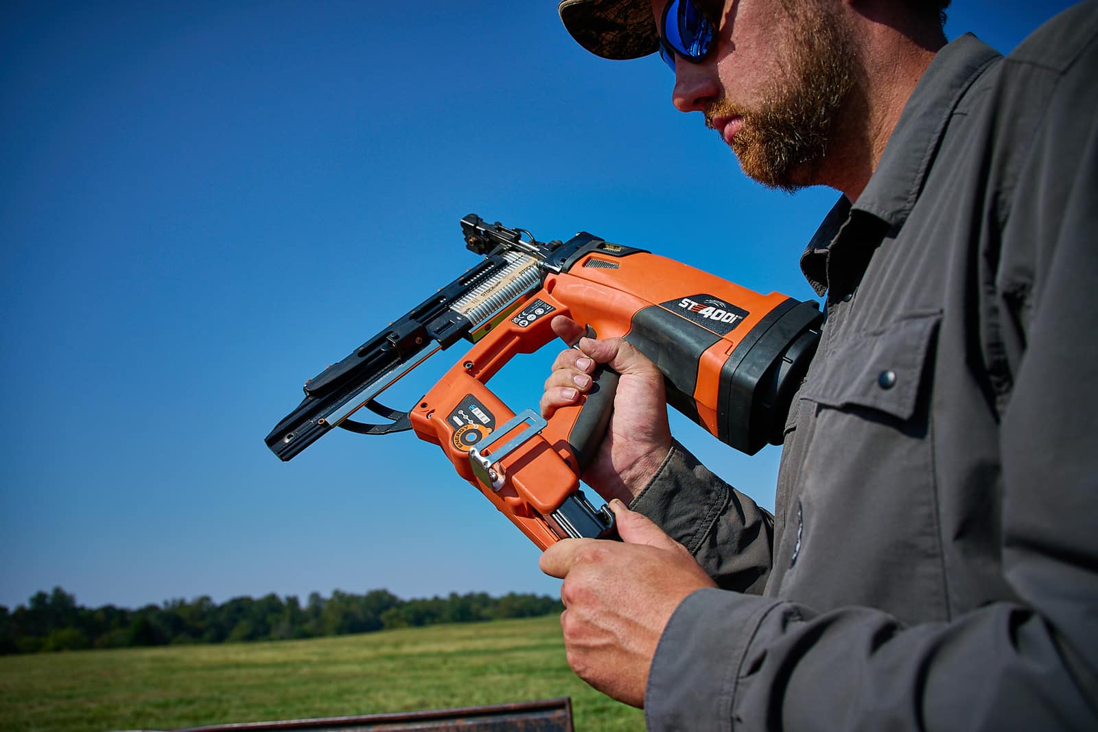 St315i Evo Cordless Batten Fencing Stapler In Use